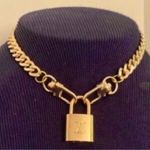 Authentic Vintage $300 Mint Condition LV Lock and Key-Gold-#312.